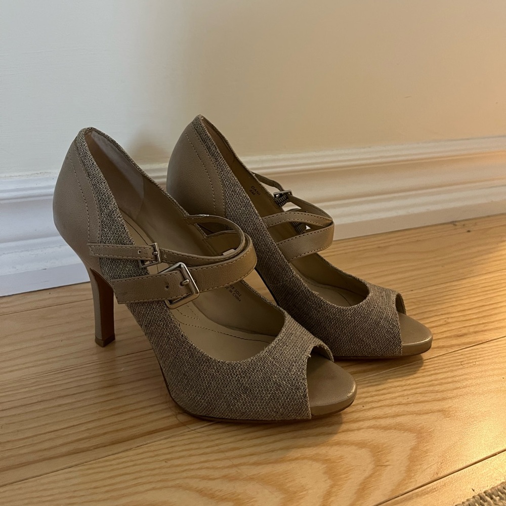 Tahari High Heels